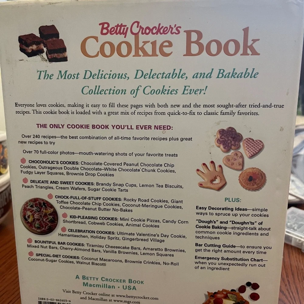 BETTY CROCKER  COOK BOOK - COOKIE COOK BOOK -  NEW - BEST-LOVED COOKIE RECIPES - Picture 2 of 5